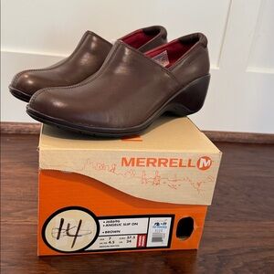 Merrell Women’s Angelic Slip On Dark Brown Size 7. Excellent condition.